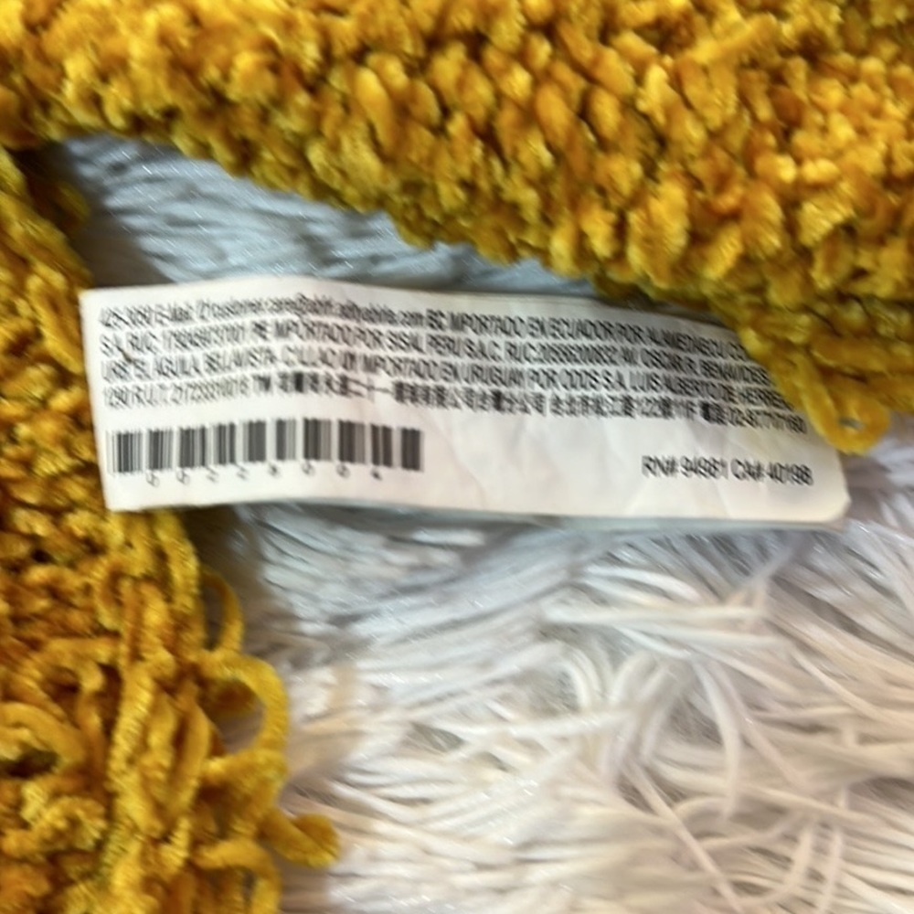 Yellow knit scarf - Picture 9 of 9